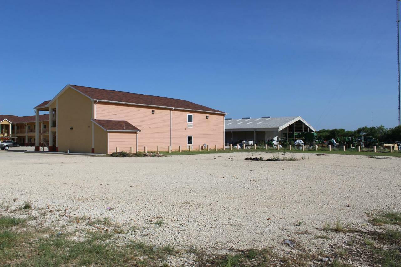 Horizon Inn & Suites Pearsall 外观 照片