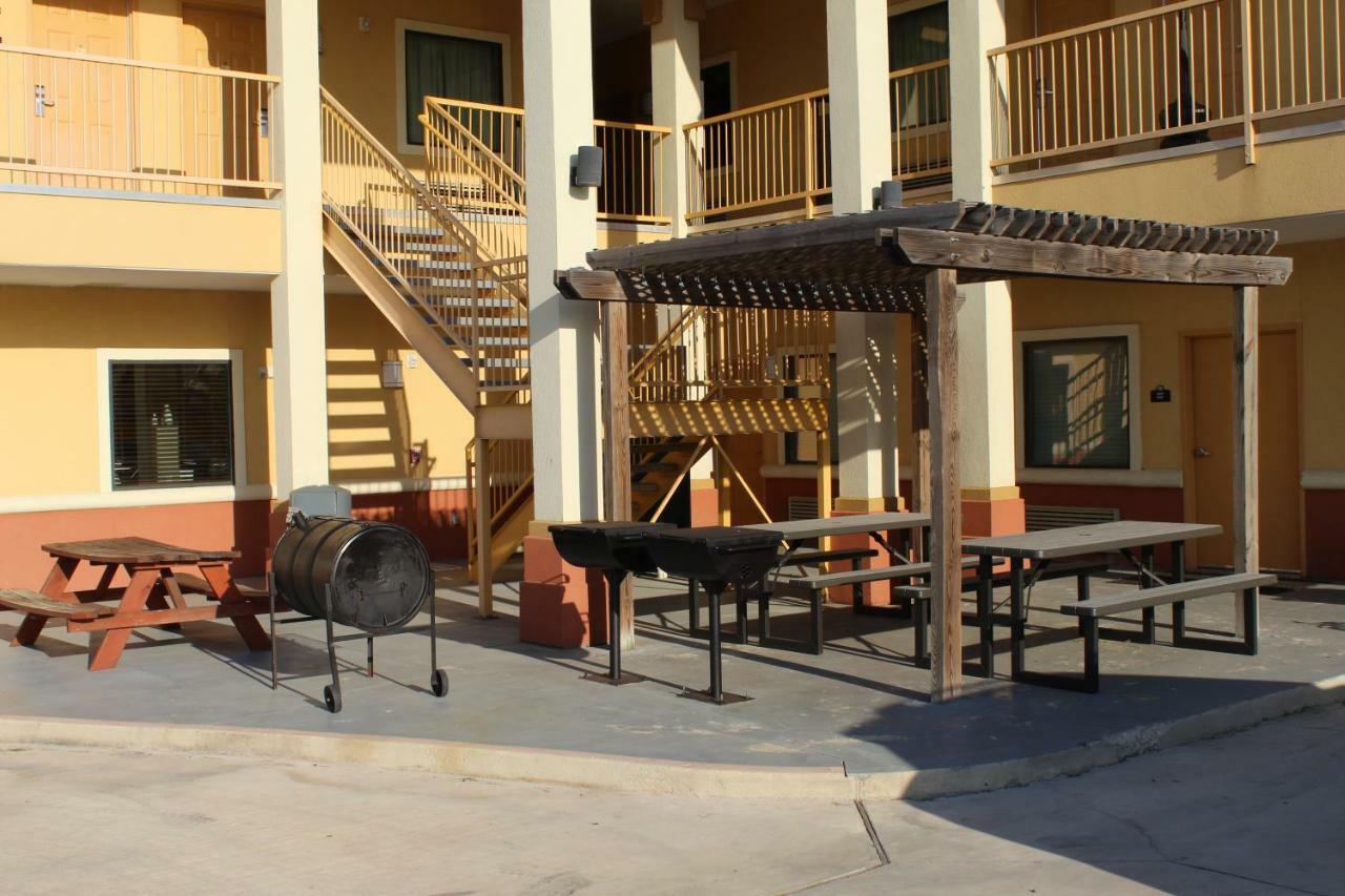 Horizon Inn & Suites Pearsall 外观 照片